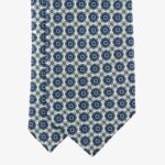 Serà Fine Silk šviesiai mėlynas šilkinis kaklaraištis su mėlynų gėlių raštu