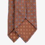 Shibumi Firenze oranžinis šilkinis kaklaraištis su mėlynų gėlių raštu