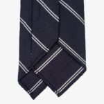 Shibumi Firenze tamsiai mėlynas dryžuotas šilkinis kaklaraištis