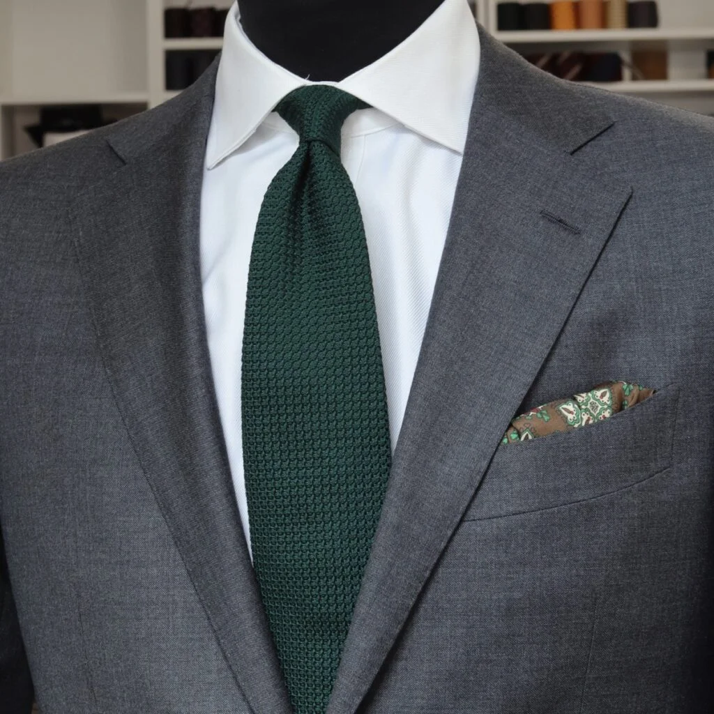 10 Stylish Charcoal Grey Suit, Shirt And Tie Combinations - The Noble Dandy