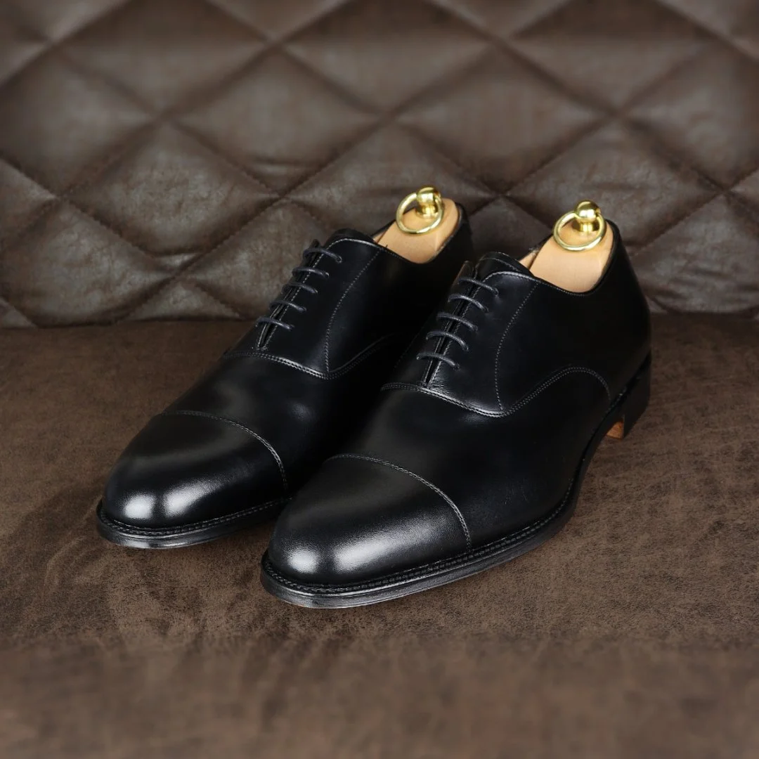 Top 3 pagrindiniai klasikiniai vyriški batai - juodi oksfordai