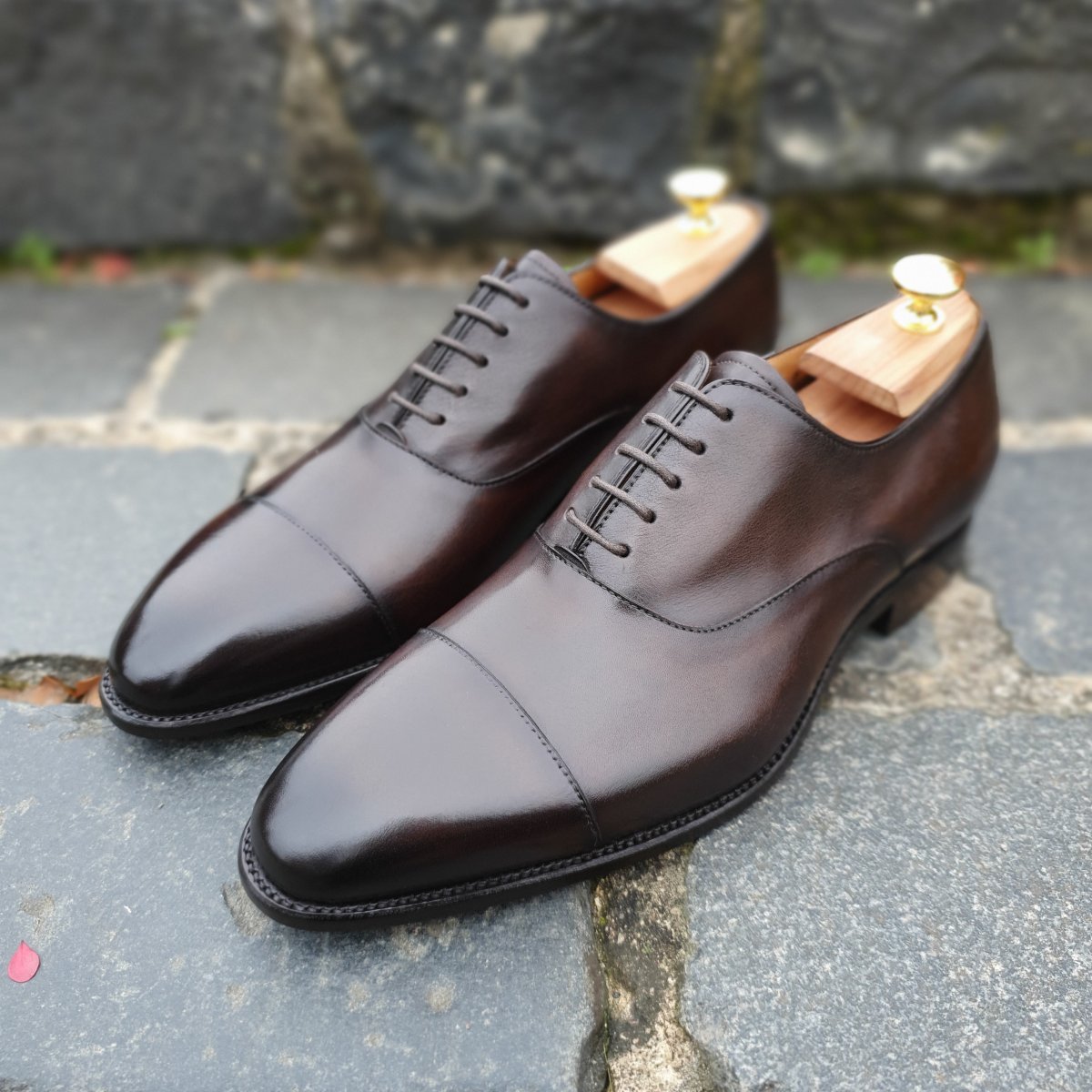 Brown derby shoes - top 3 shoes