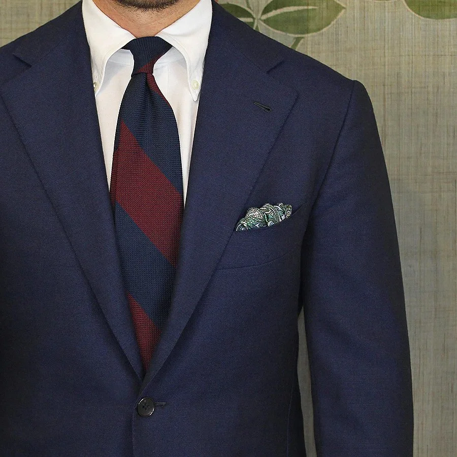 Shibumi Firenze tamsiai mėlynas ir raudonas dryžuotas grenadino šilko kaklaraištis